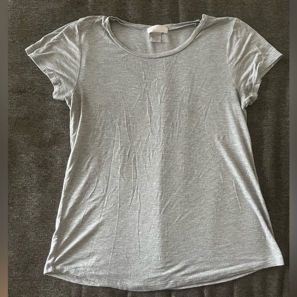 Gray Tee 🤍